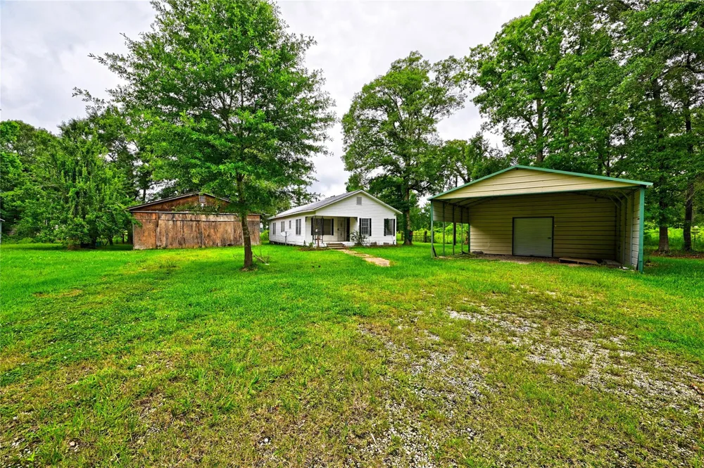 1083 County Road 3141 Cleveland, TX 77327