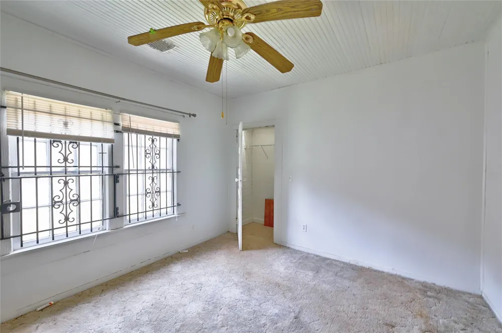 1083 County Road 3141 Cleveland, TX 77327