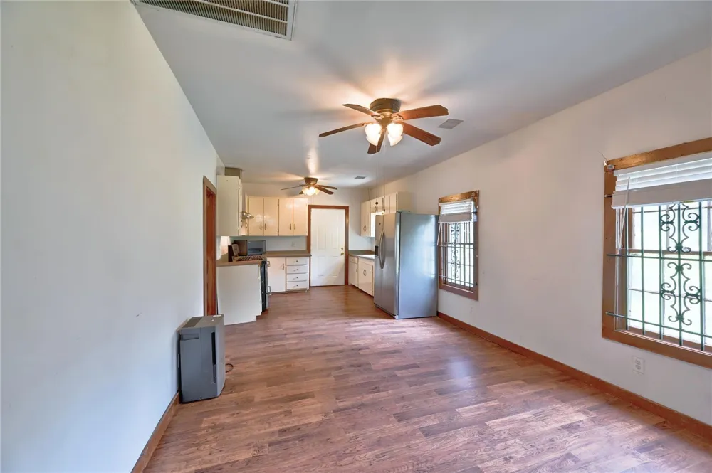 1083 County Road 3141 Cleveland, TX 77327