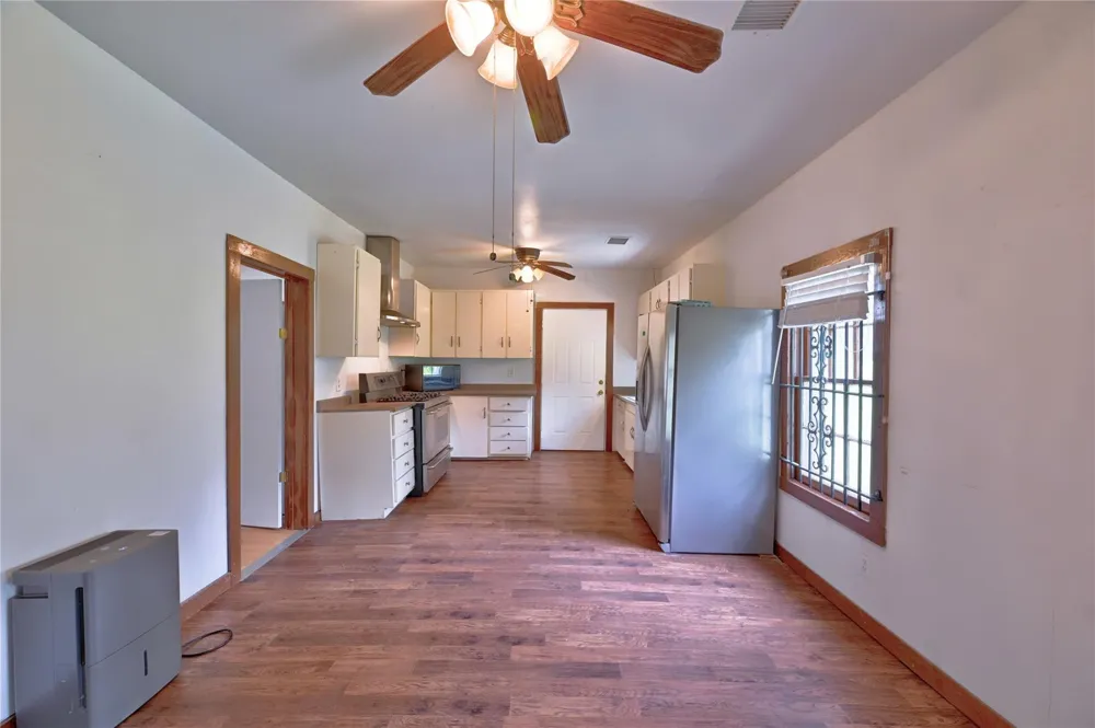1083 County Road 3141 Cleveland, TX 77327