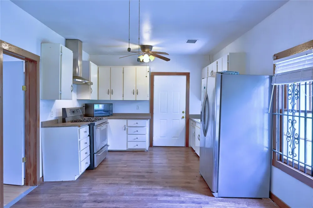 1083 County Road 3141 Cleveland, TX 77327