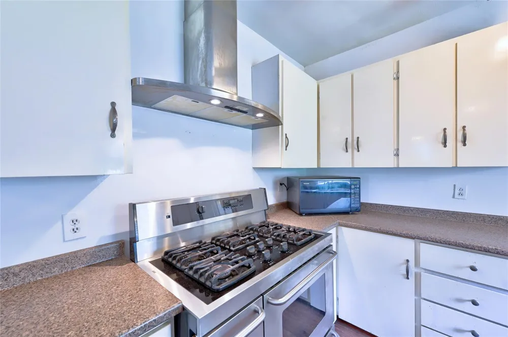 1083 County Road 3141 Cleveland, TX 77327