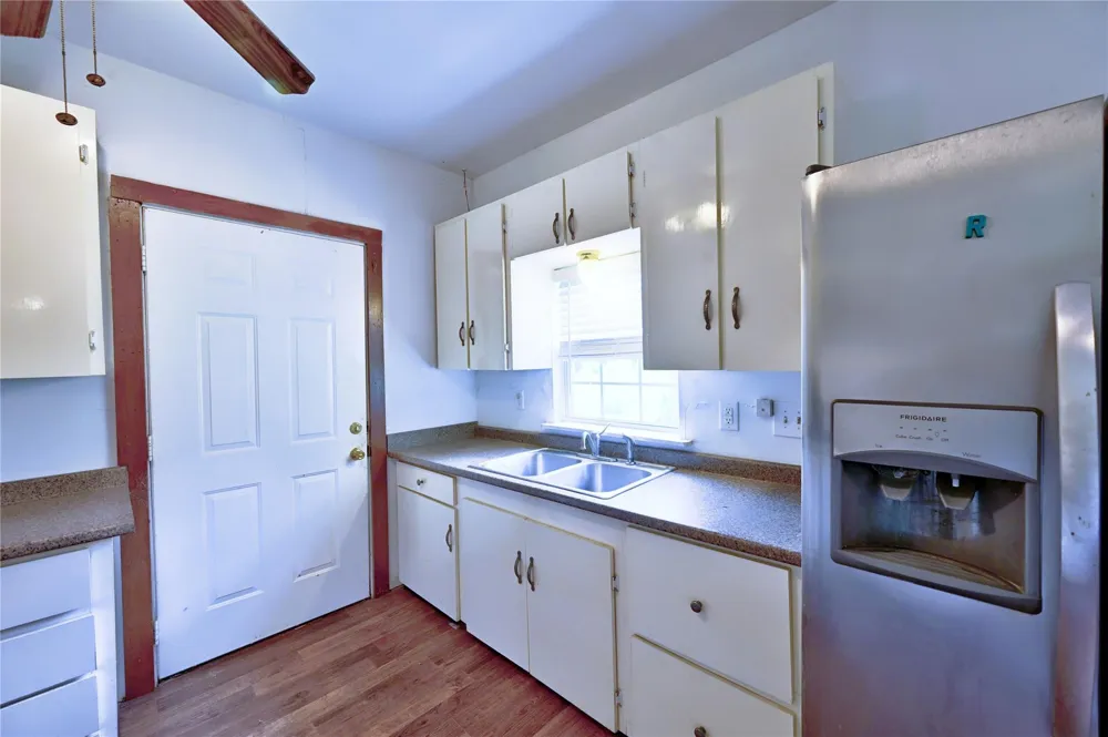 1083 County Road 3141 Cleveland, TX 77327