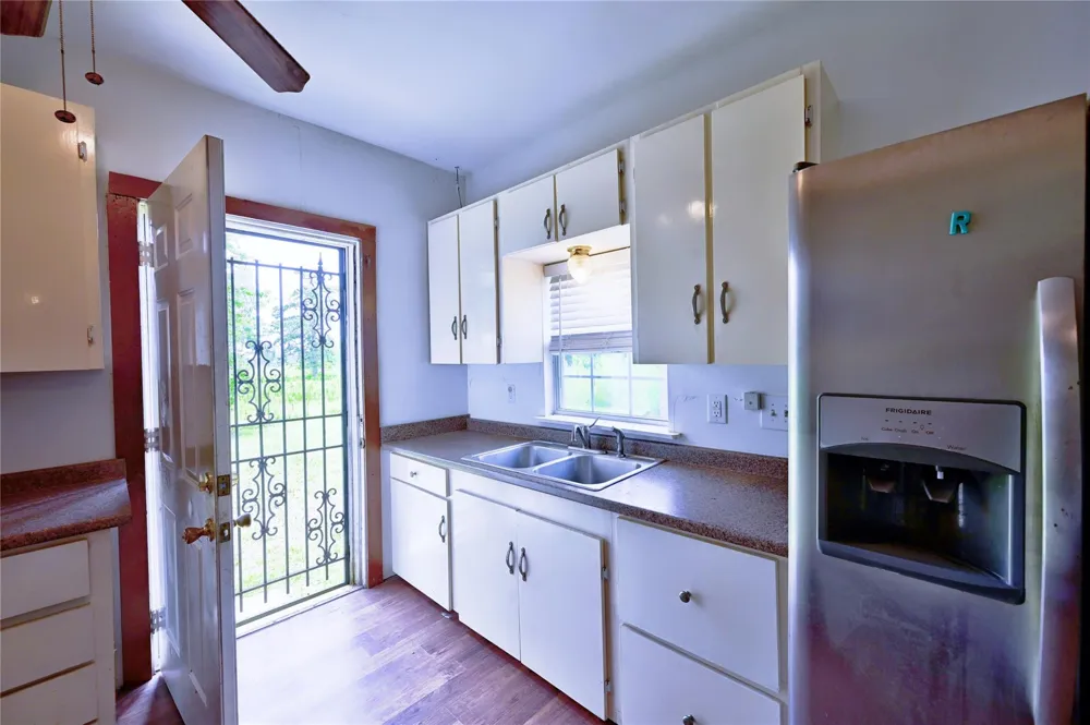 1083 County Road 3141 Cleveland, TX 77327