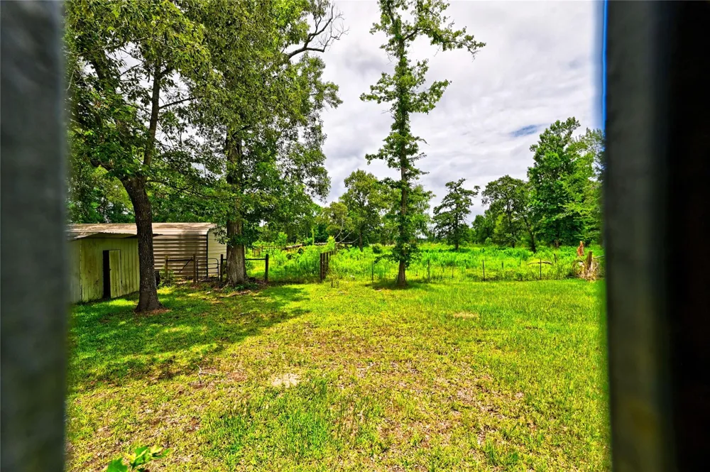 1083 County Road 3141 Cleveland, TX 77327