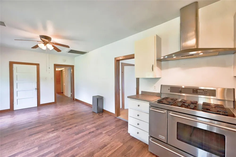 1083 County Road 3141 Cleveland, TX 77327