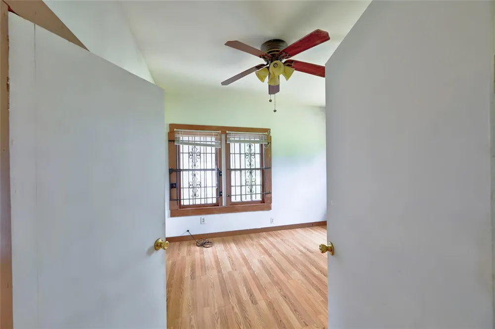 1083 County Road 3141 Cleveland, TX 77327
