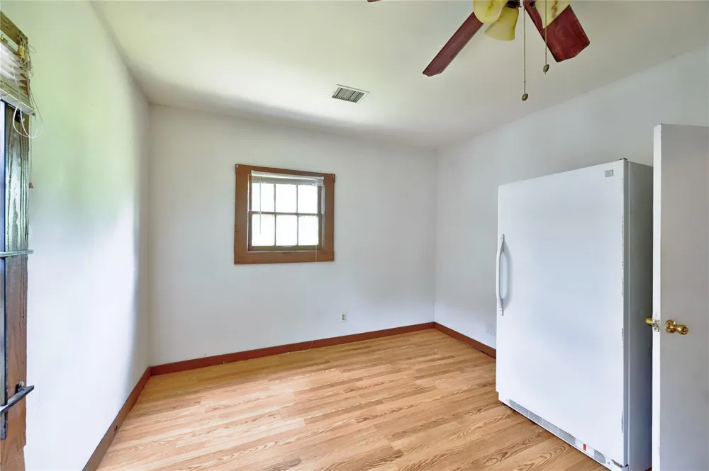1083 County Road 3141 Cleveland, TX 77327