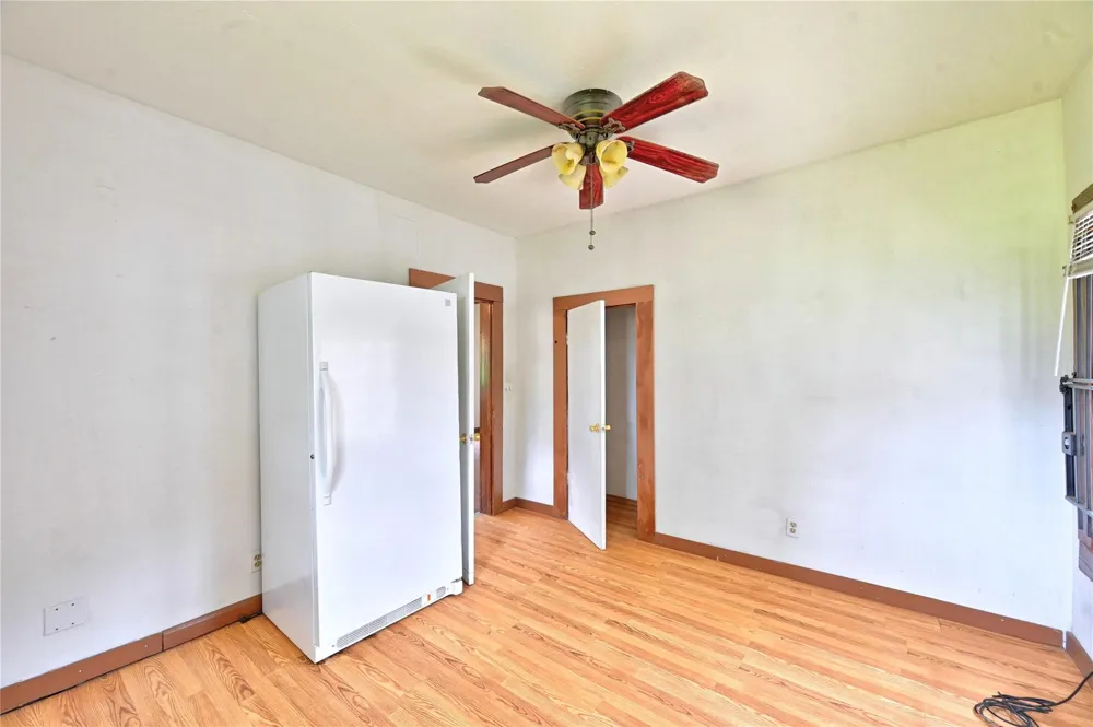 1083 County Road 3141 Cleveland, TX 77327