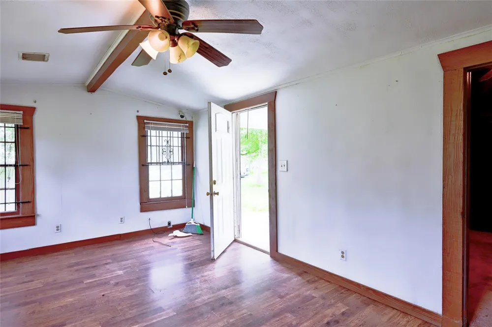 1083 County Road 3141 Cleveland, TX 77327