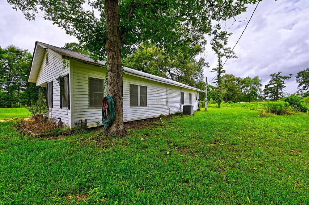 1083 County Road 3141 Cleveland, TX 77327