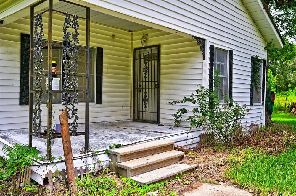 1083 County Road 3141 Cleveland, TX 77327