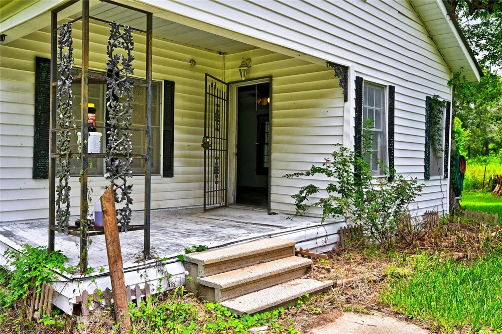 1083 County Road 3141 Cleveland, TX 77327