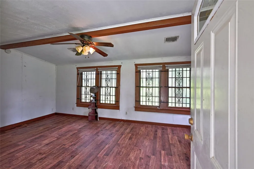 1083 County Road 3141 Cleveland, TX 77327
