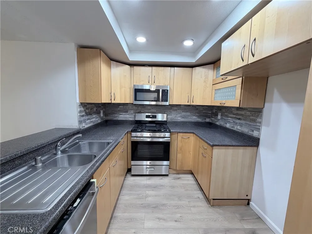 7800 Topanga Canyon Blvd #116 Canoga Park, CA 91304