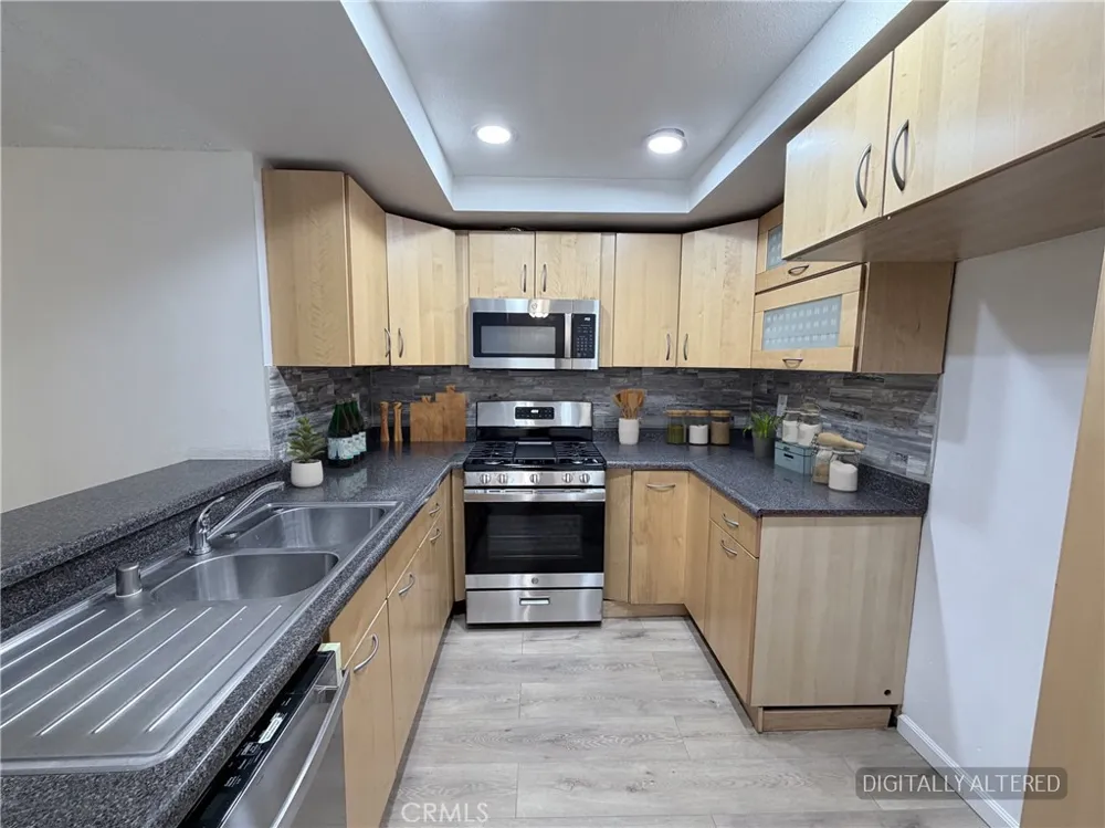7800 Topanga Canyon Blvd #116 Canoga Park, CA 91304