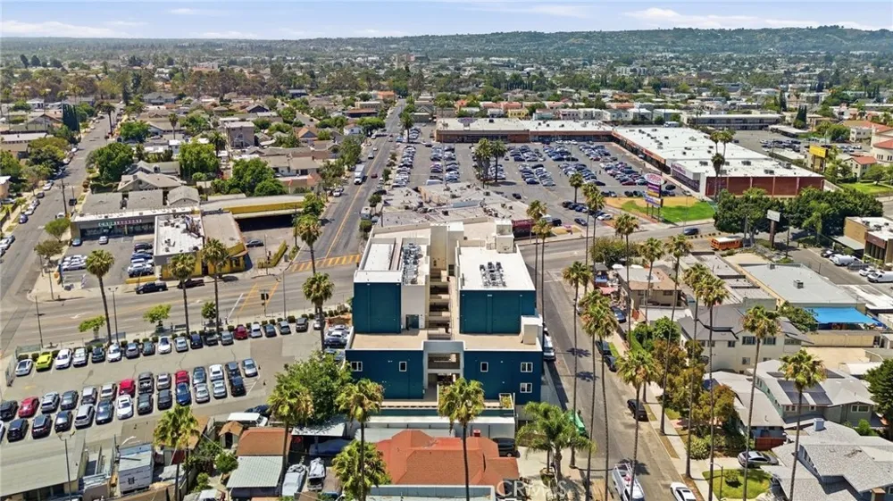 1818 S Norton Avenue #409 Los Angeles, CA 90018