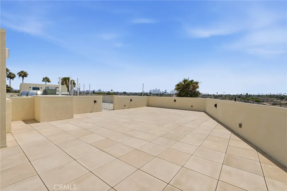 1818 S Norton Avenue #409 Los Angeles, CA 90018