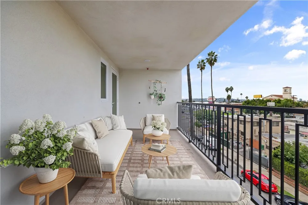 1818 S Norton Avenue #409 Los Angeles, CA 90018