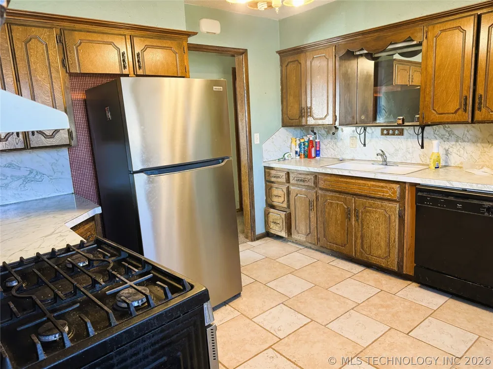420 Dawson Street Meeker, OK 74855
