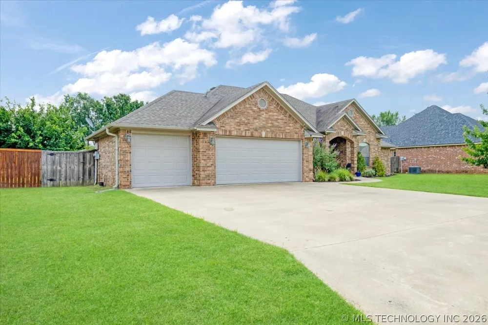 1114 Beretta Durant, OK 74701