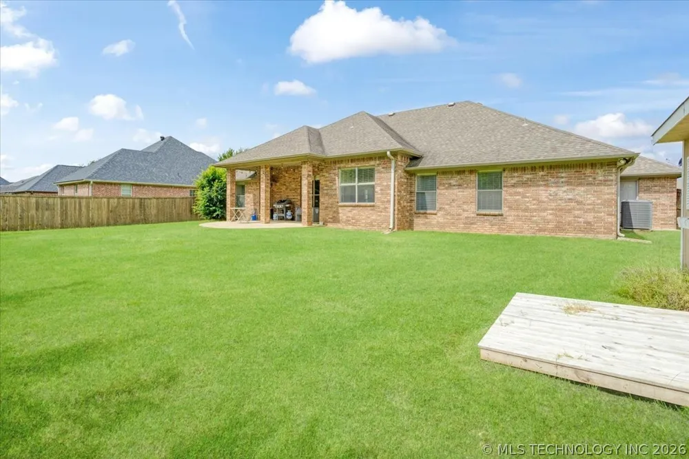 1114 Beretta Durant, OK 74701
