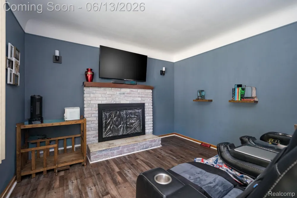 4929 Dudley Street Dearborn Heights City, MI 48125