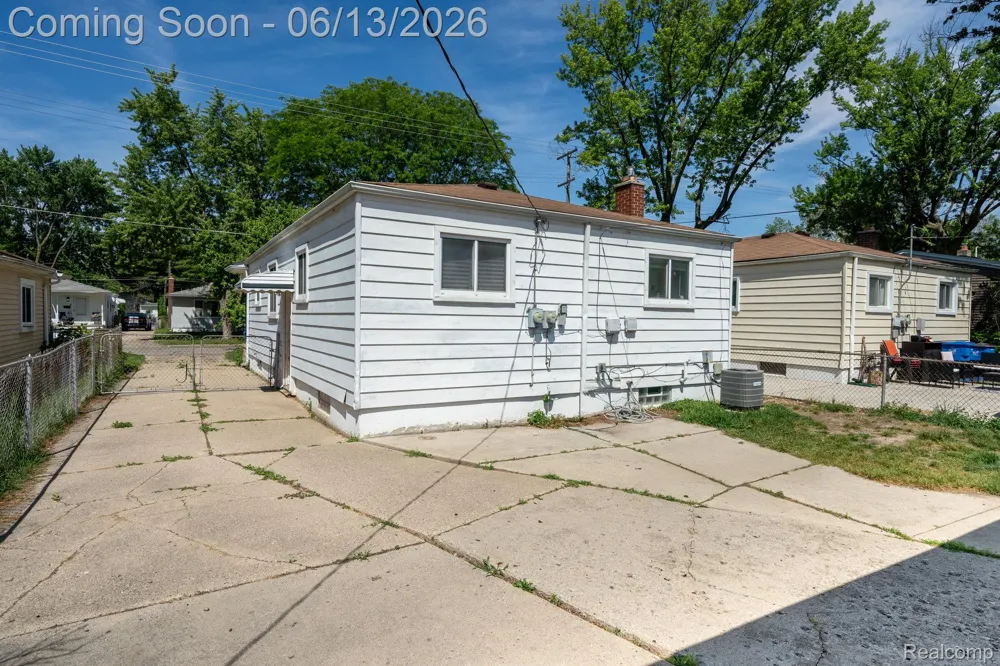 4929 Dudley Street Dearborn Heights City, MI 48125