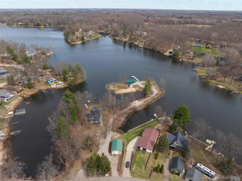 1872 Indianwood loop Mills Township, MI 48661