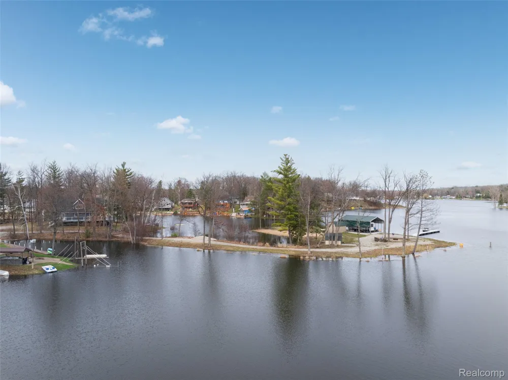 1872 Indianwood loop Mills Township, MI 48661