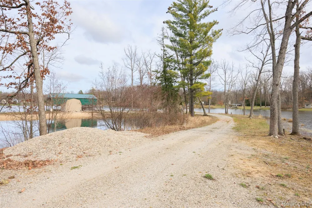1872 Indianwood loop Mills Township, MI 48661