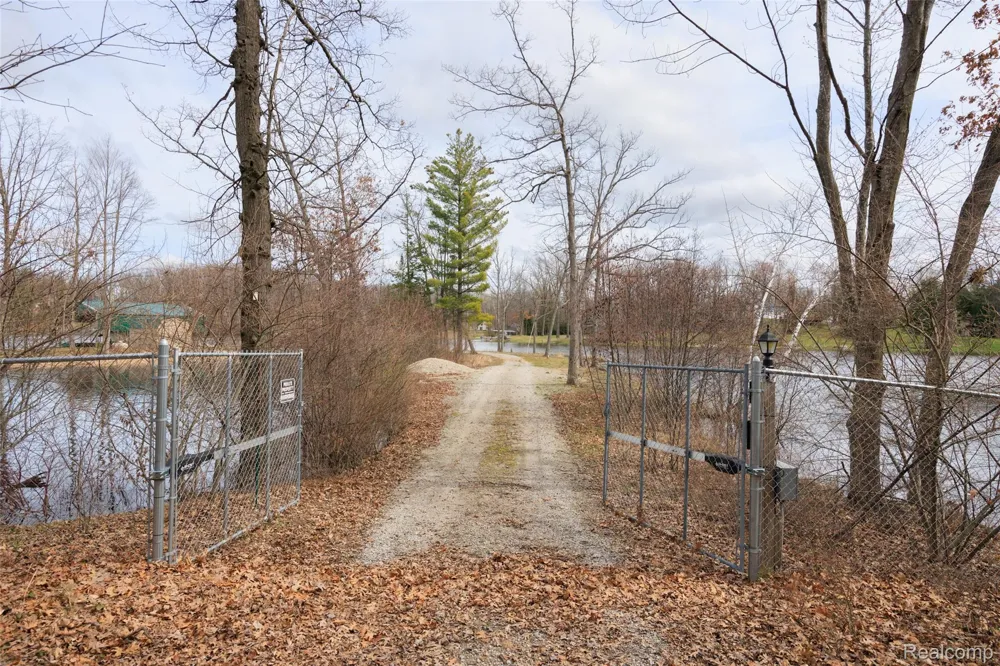 1872 Indianwood loop Mills Township, MI 48661