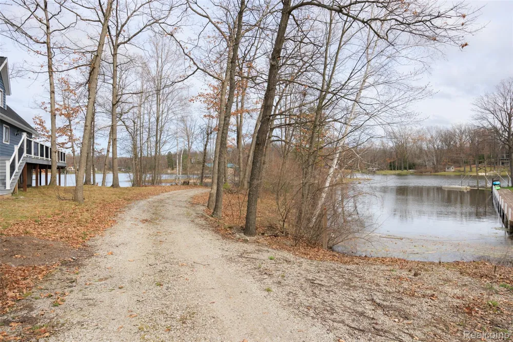 1872 Indianwood loop Mills Township, MI 48661