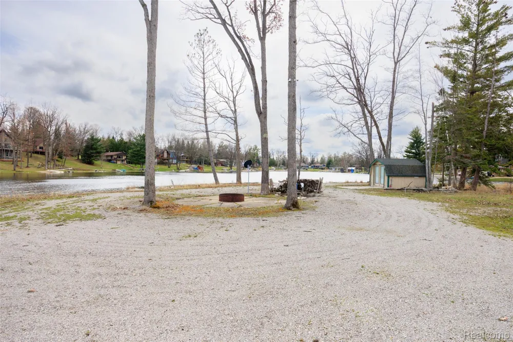 1872 Indianwood loop Mills Township, MI 48661