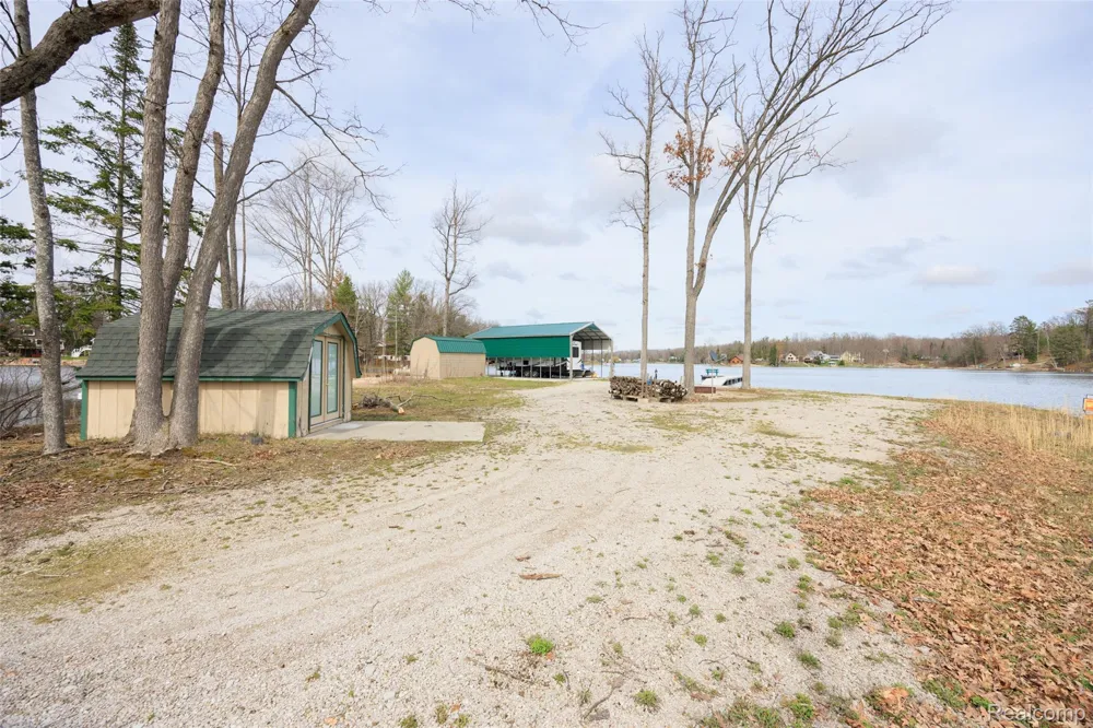 1872 Indianwood loop Mills Township, MI 48661