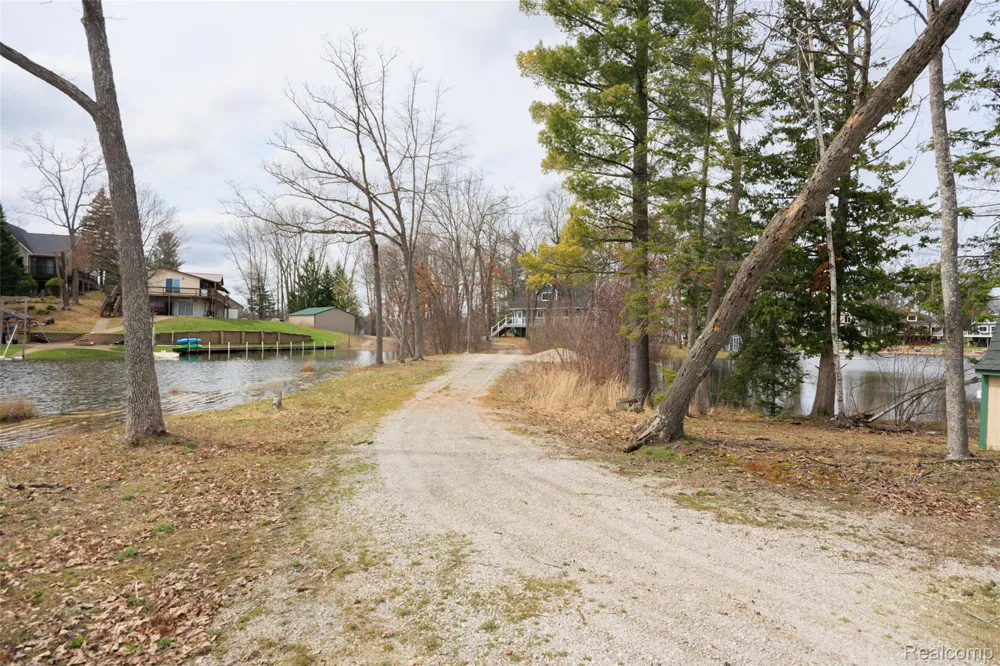 1872 Indianwood loop Mills Township, MI 48661