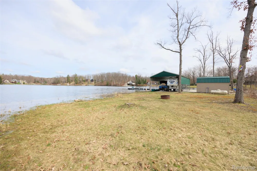 1872 Indianwood loop Mills Township, MI 48661