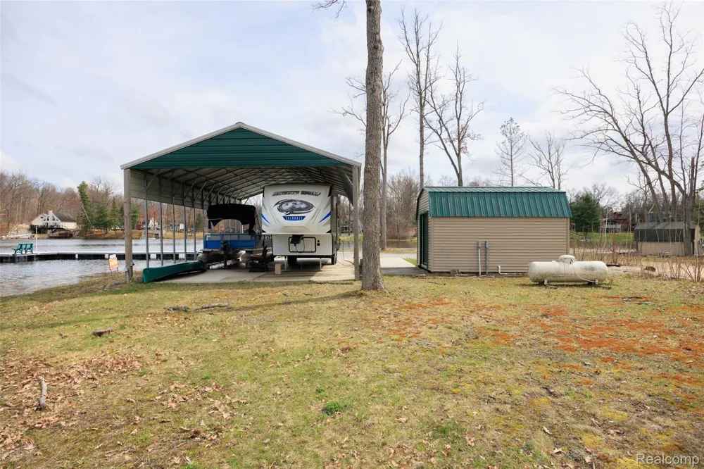 1872 Indianwood loop Mills Township, MI 48661