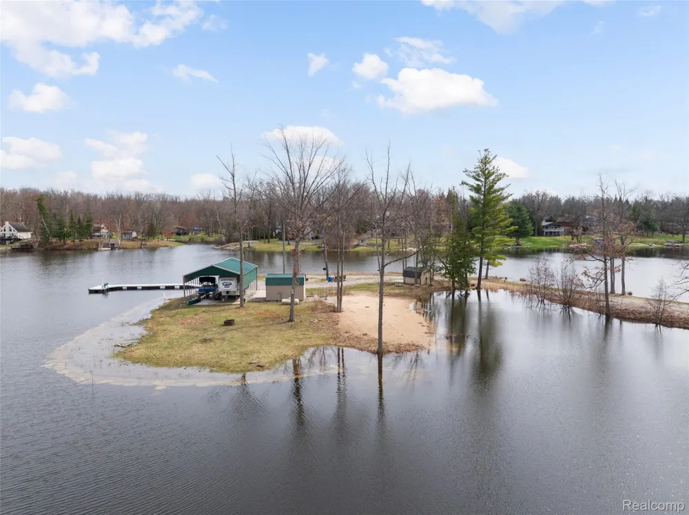 1872 Indianwood loop Mills Township, MI 48661