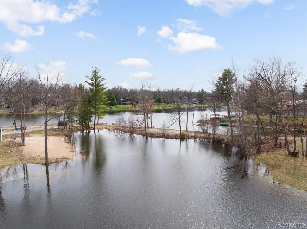 1872 Indianwood loop Mills Township, MI 48661