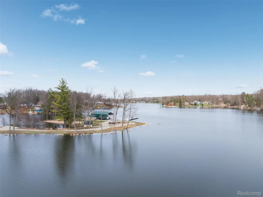 1872 Indianwood loop Mills Township, MI 48661