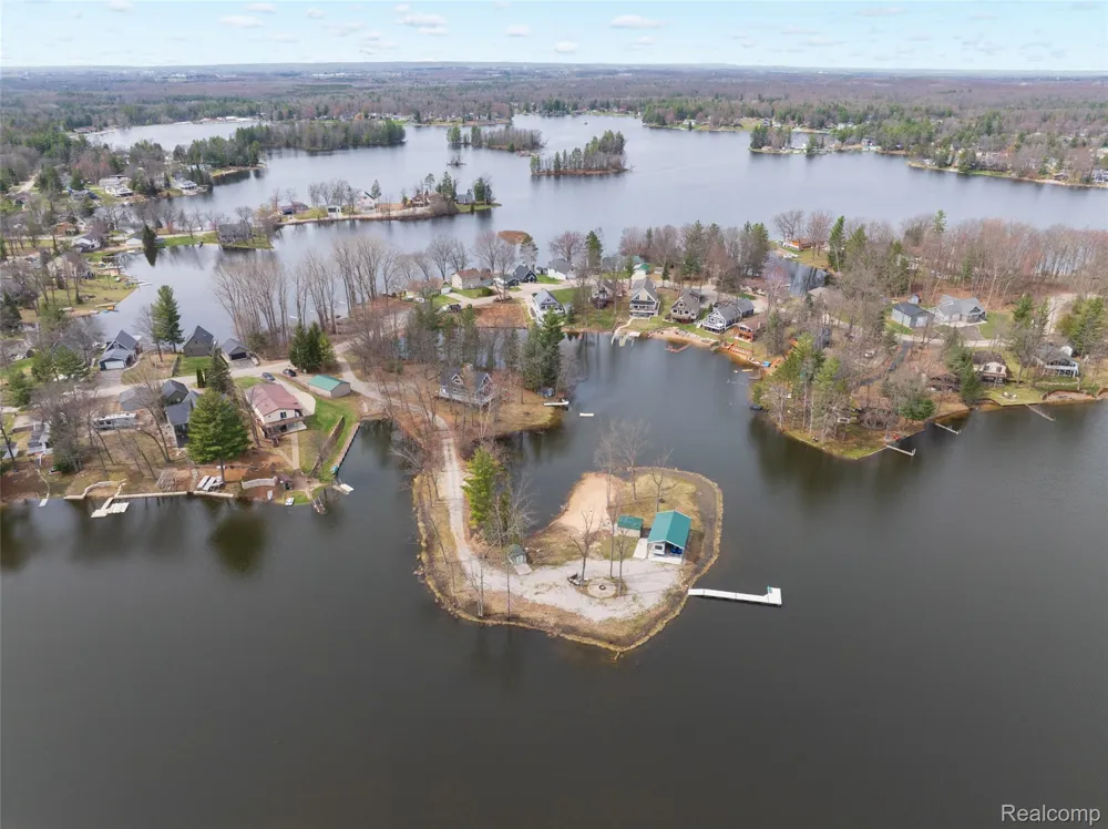 1872 Indianwood loop Mills Township, MI 48661