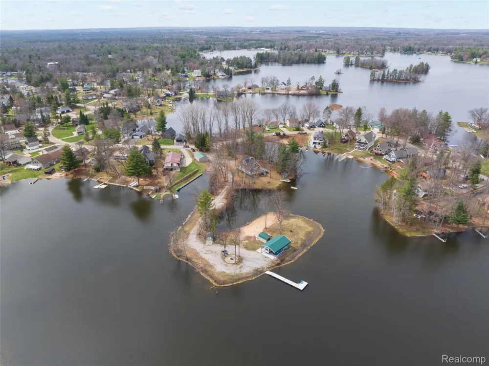 1872 Indianwood loop Mills Township, MI 48661