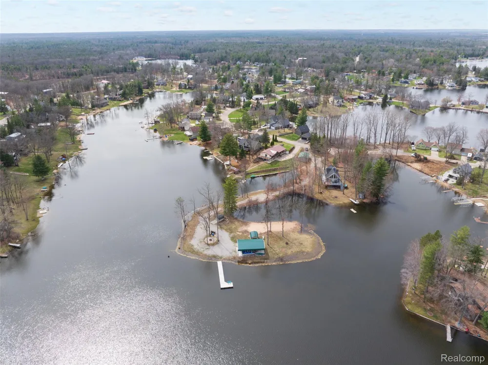 1872 Indianwood loop Mills Township, MI 48661