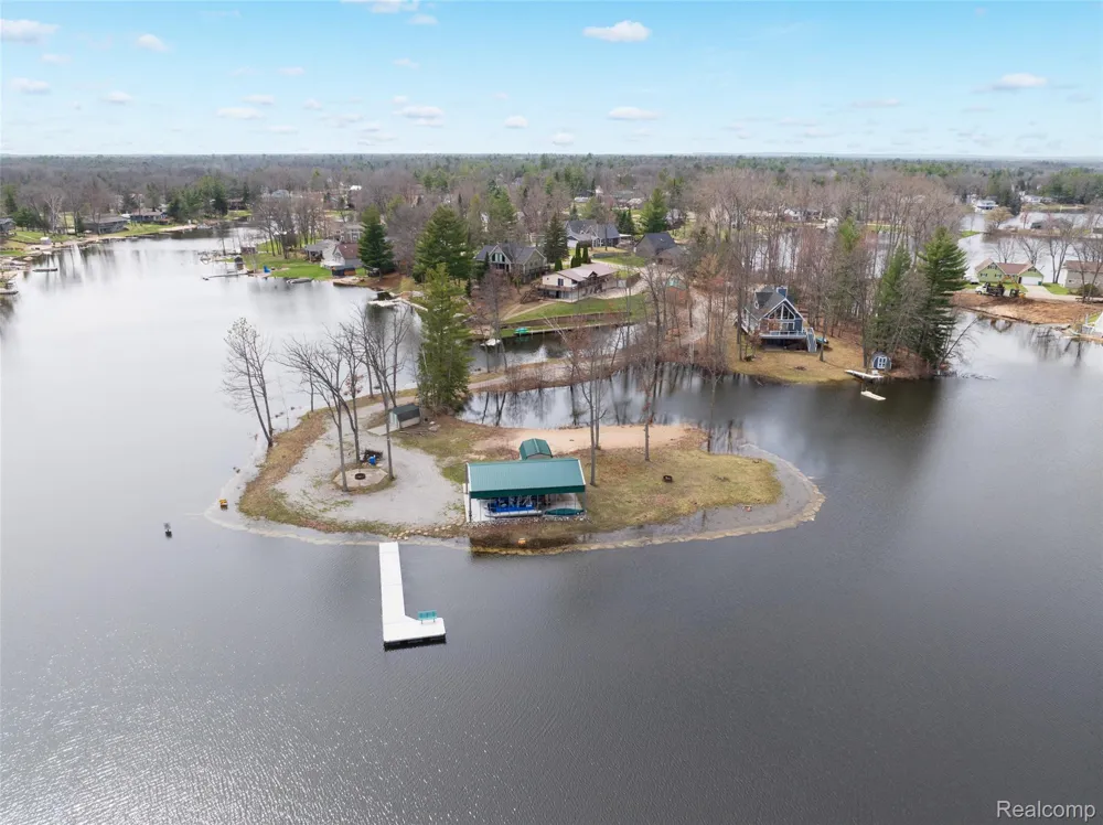 1872 Indianwood loop Mills Township, MI 48661