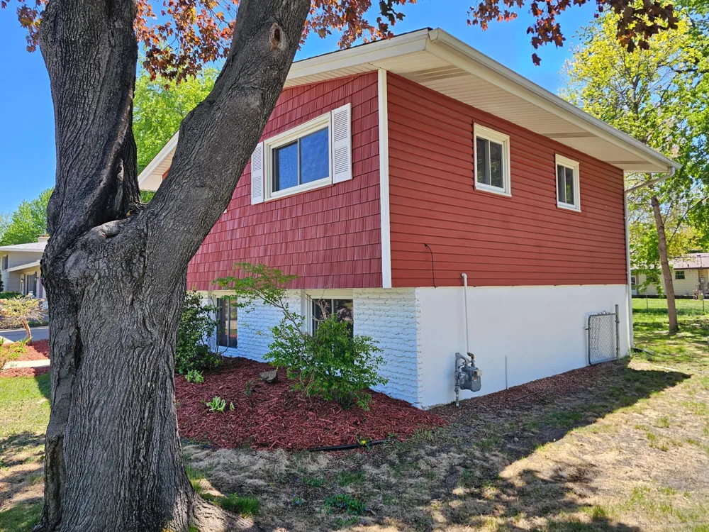 748 82nd Avenue NE Spring Lake Park, MN 55432