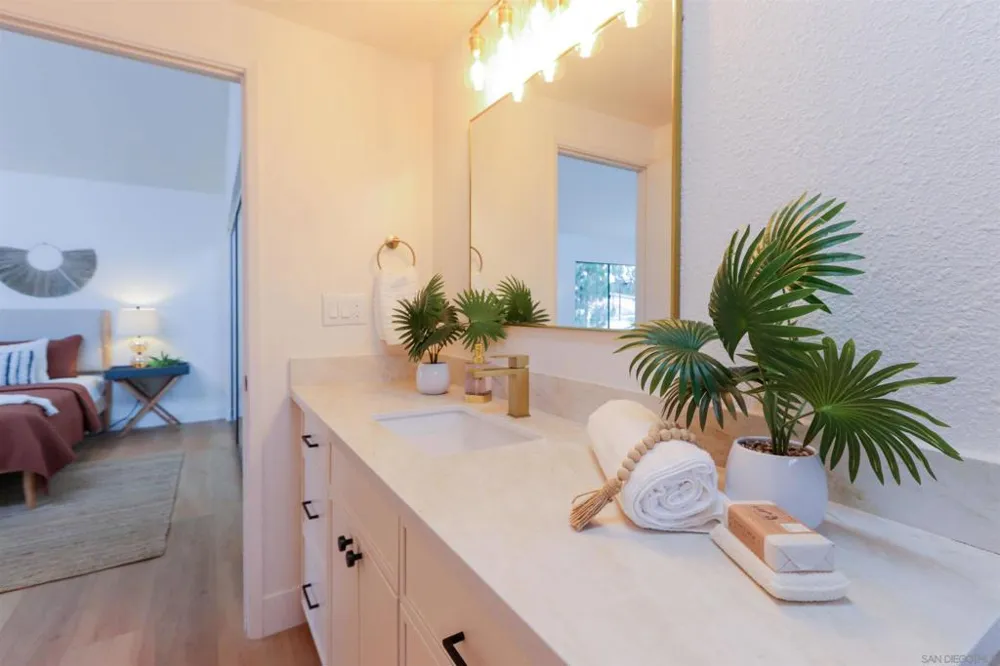 10 Morena #8 Irvine, CA 92612