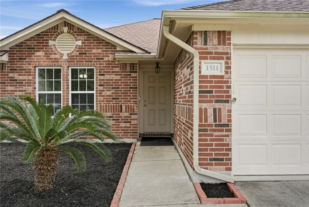 1511 Oak Landing Aransas Pass, TX 78336