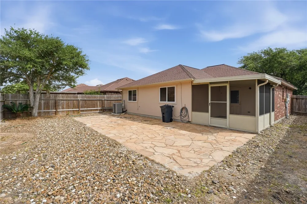 1511 Oak Landing Aransas Pass, TX 78336