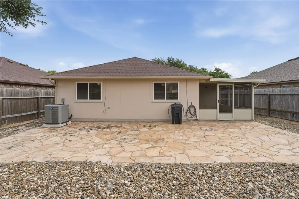 1511 Oak Landing Aransas Pass, TX 78336